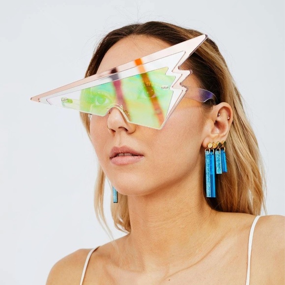 ISLYNYC LUXE RUNWAY LADY GAGA Holographic Glasses - Picture 2 of 10